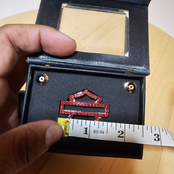 HARLEY-DAVIDSON 2007 BLING BAR & SHIELD Red Crystals PIN 1.5"x2" New In Box - Picture 3 of 4